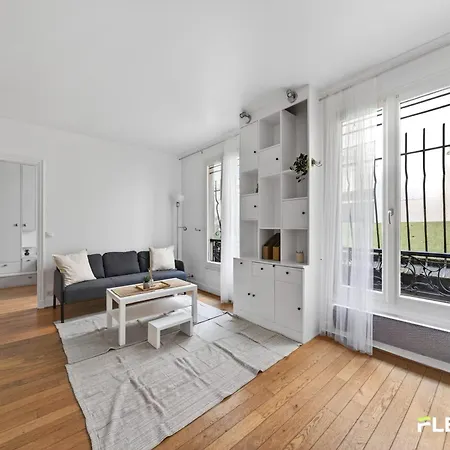 Bright T2 In The Heart Of The 9th Saint-lazare Station Nearby Apartment