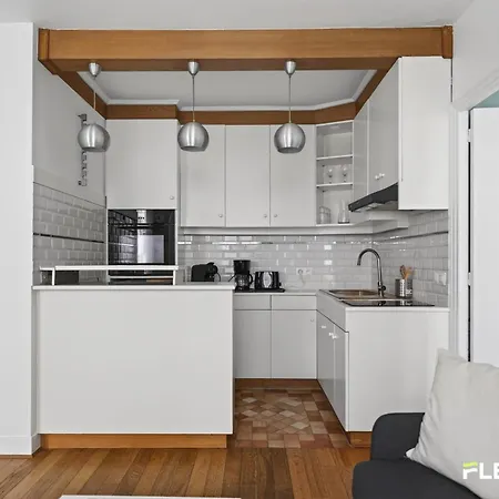 Bright T2 In The Heart Of The 9th Saint-lazare Station Nearby *