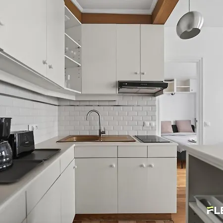 Apartment Bright T2 In The Heart Of The 9th Saint-lazare Station Nearby