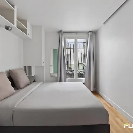 Bright T2 In The Heart Of The 9th Saint-lazare Station Nearby *