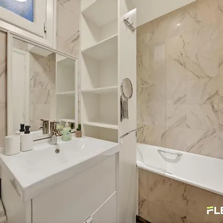 Apartment Bright T2 In The Heart Of The 9th Saint-lazare Station Nearby *