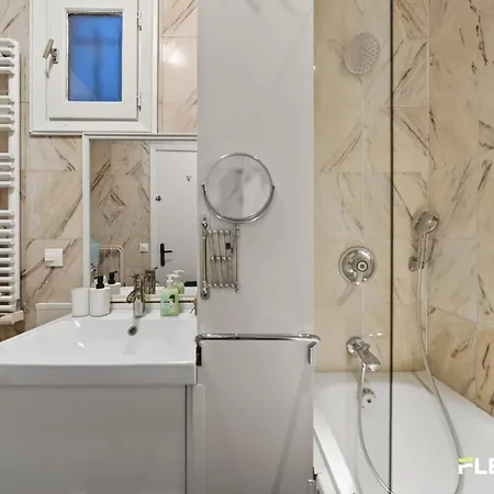 Bright T2 In The Heart Of The 9th Saint-lazare Station Nearby *