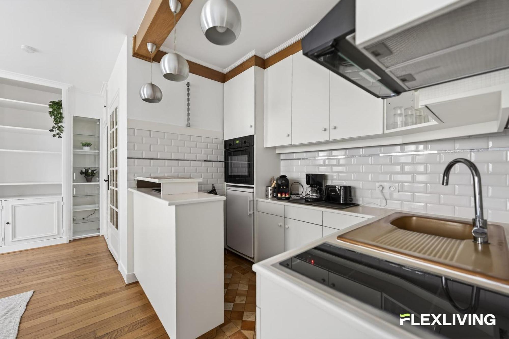 Bright T2 In The Heart Of The 9th Saint-lazare Station Nearby Apartment